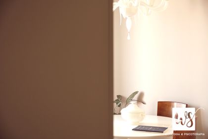 Studio Psicologa Treviso - Tavolo con Vasi di Fiori